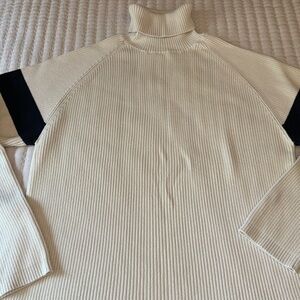 Excellent condition Nautica turtleneck men’s sweater size XL cream with navy